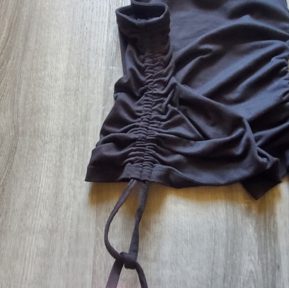 Forever 21 One Shoulder Crop Top - Picture 4 of 4